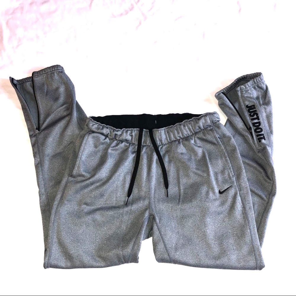 NIKE Sweatpants